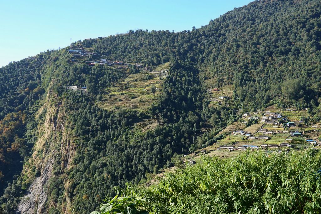 Vue sur Chomrong d'en haut et d'en bas que nous venons de traverser